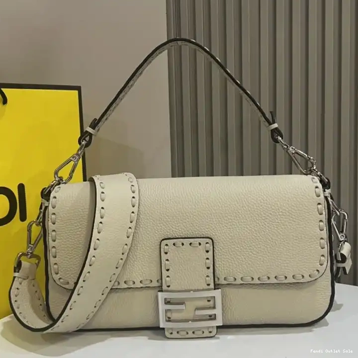 Medium Leather Selleria In Beige Cuoio Bag Fendi Baguette Romano 0506